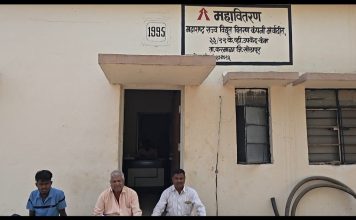 🚨 केम (ता. करमाळा) येथे महावितरण कार्यालयात बेफिकीरीचा कळस! ‘हालचाल रजिस्टर माहितीच नाही’ — वरिष्ठ अधिकाऱ्यांचे धक्कादायक वक्तव्य 🚨